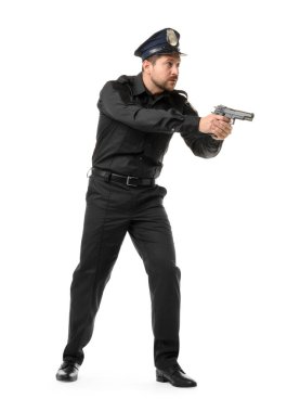 Beyaz arka planda silahlı üniformalı bir polis.