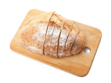 Beyazlar üzerinde izole edilmiş bir somun taze ekmek