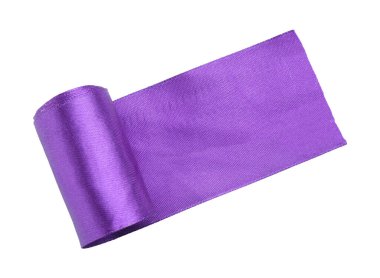 Güzel menekşe kurdele beyaza izole edilmiş, üst manzara