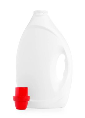 Bir şişe yumuşatıcı ve kapak beyaza izole edilmiş.