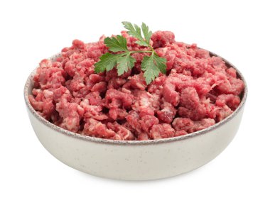 Beyaz kasede çiğ et ve maydanoz.