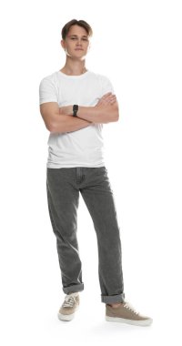 Beyaz arka planda şık kotlu adam