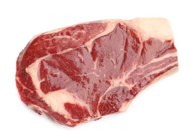 Çiğ et parçası beyaza izole edilmiş, üst manzara