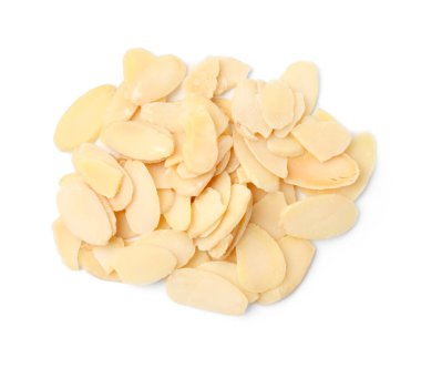 Taze badem tanecikleri beyaz, üst manzara izole