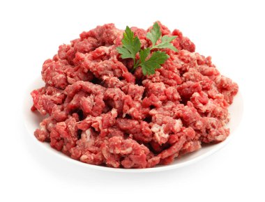 Beyaz kasede çiğ et ve maydanoz.