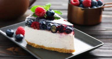 Böğürtlenli ve nane şekerli nefis bir cheesecake.