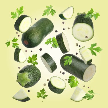 Taze kabak parçaları ve açık yeşil zemine düşen maydanoz.