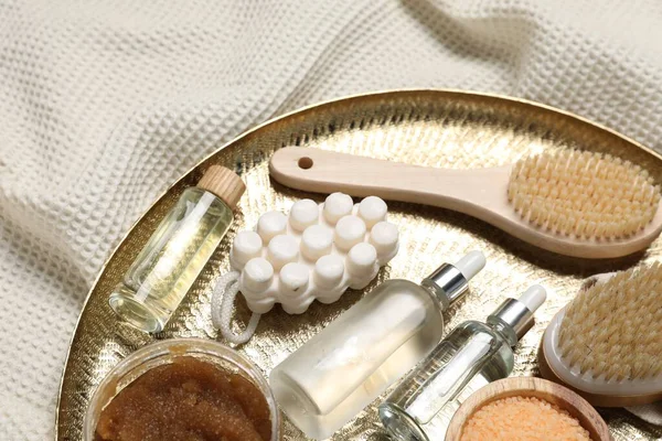 Açık kumaş yakın plan üzerinde spa malzemeleri olan güzel bir kompozisyon.