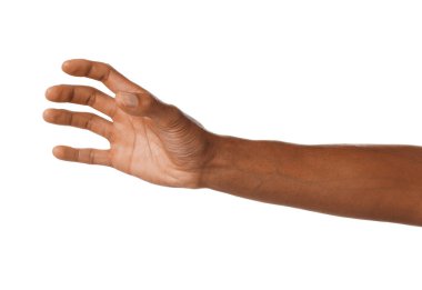 Beyaz arka planda bir şey tutan Afro-Amerikalı adam, yakın plan.