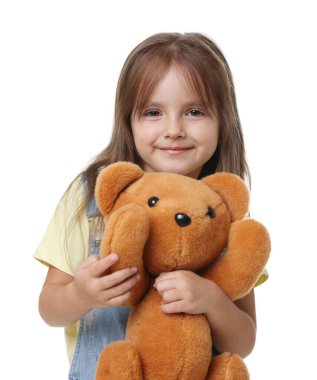 Beyaz arka plan üzerinde oyuncak ayı ile sevimli küçük kız Portresi