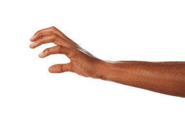 Beyaz arka planda bir şey tutan Afro-Amerikalı adam, yakın plan.