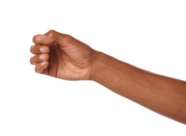 Beyaz arka planda bir şey tutan Afro-Amerikalı adam, yakın plan.