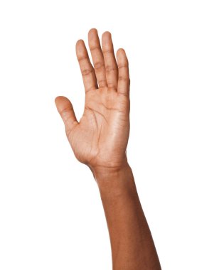 Afro-Amerikalı adam beyaz arka planda beşlik çakıyor, yakın plan.