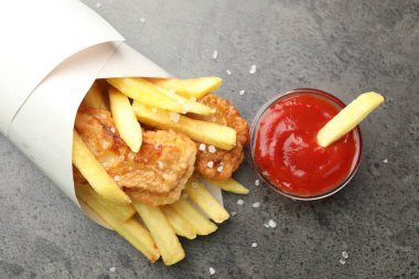 İngiliz Geleneksel Balık ve patates kızartması.