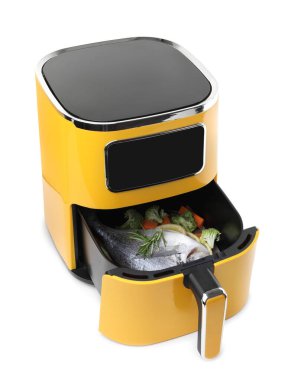 Çiğ balık, limon ve sebze kızartma makinesinde.