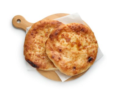 İki lezzetli Megrelian khachapurisi beyaza izole edilmiş, üst manzara.