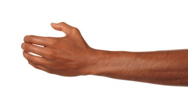 Beyaz arka planda bir şey tutan Afro-Amerikalı adam, yakın plan.