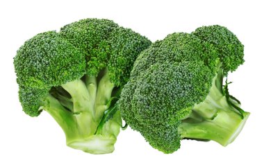 Beyaza izole edilmiş taze yeşil brokoli. Sebze