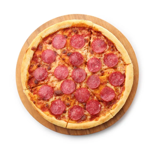 Lezzetli pepperonili pizza, beyaza izole edilmiş, üst manzara
