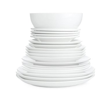 Beyaza izole edilmiş seramik bulaşık takımı