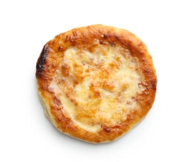 Beyaz arka planda izole edilmiş lezzetli bir Megrelian Khachapuri.