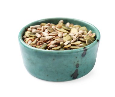 Beyaza izole edilmiş farklı tohumların karışımı.