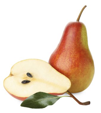 Taze olgun armutlar beyazda izole edilmiş. Tam ve dilimlenmiş.