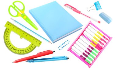 Kalemler ve diğer kırtasiyeler beyaz, set üzerinde izole