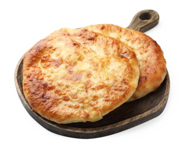 İki lezzetli Megrelian khachapurisi beyaz üzerine izole edilmiş.