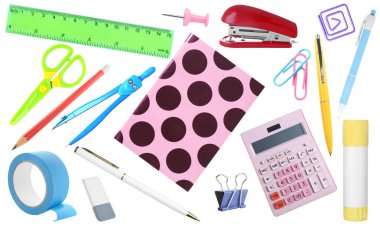 Kalemler ve diğer kırtasiyeler beyaz, set üzerinde izole