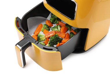 Kızartma makinesinde ızgara sebzeler.