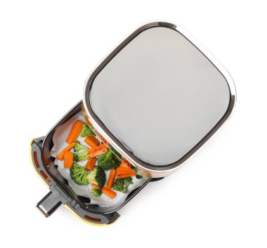 Kızartma makinesinde ızgara sebzeler.