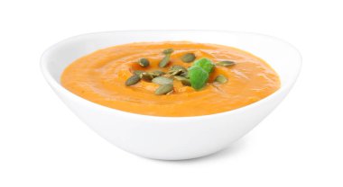 Çekirdekli balkabağı çorbası ve fesleğen.