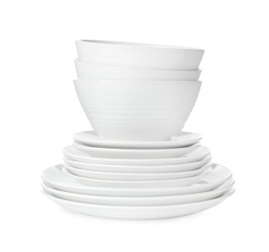 Beyaza izole edilmiş seramik bulaşık takımı