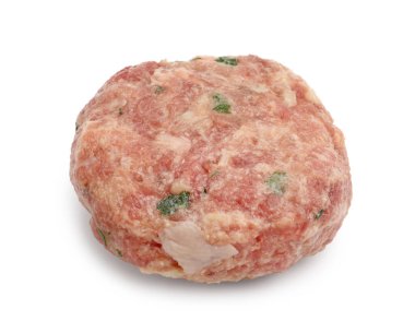 Beyaza izole edilmiş bir köfte. Çiğ pirzola
