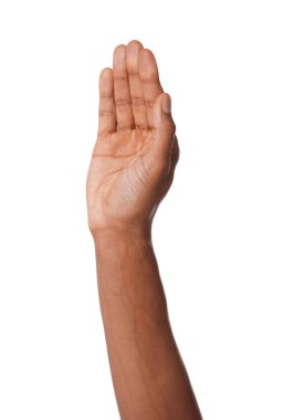 Beyaz arka planda avuç içi gösteren Afro-Amerikalı adam, yakın plan.