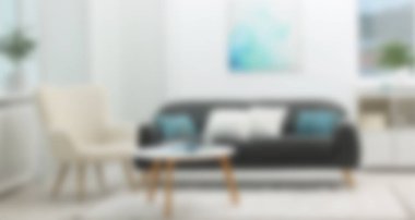 Oturma odası kanepeli, bulanık manzaralı. İç tasarım