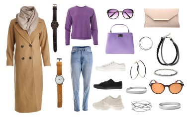 Beyaz arka plandaki kadınlar için şık kıyafetler, ayakkabılar ve aksesuarlar koleksiyonu. Havalı bahar havası.