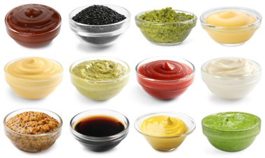 Wasabi ve diğer çeşniler beyaz sette izole edilmiştir.