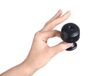 Beyaz arka planda gizli kamera olan kadın, yakın plan.