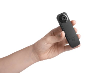 Beyaz arka planda gizli kamera olan kadın, yakın plan.