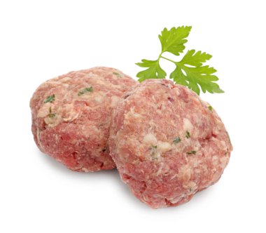 Taze çiğ et köfteleri ve beyaz maydanozlar.