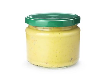 Beyaz üzerine izole edilmiş hardal sosu kavanozu.