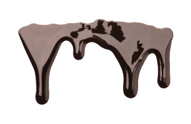 Beyaz arka planda tatlı erimiş çikolata akışı