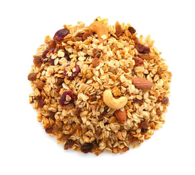 Kurutulmuş meyve ve fındıklı leziz tahıl yığını.