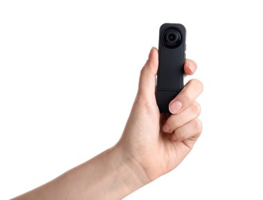 Beyaz arka planda gizli kamera olan kadın, yakın plan.