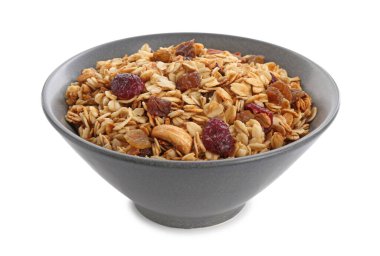 Lezzetli granola, kurutulmuş meyve ve fındıklar beyaz kasede izole edilmiş.