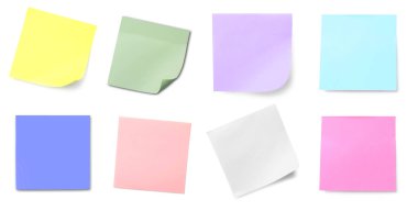 Beyaz üzerine izole edilmiş renkli kağıt notalar, set