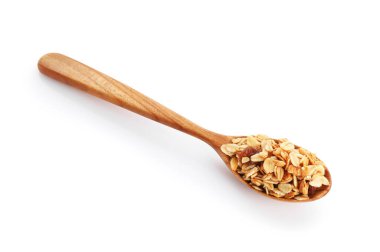 Beyaz kaşık içinde kurutulmuş meyveli lezzetli granola.