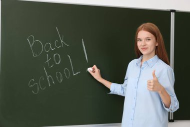 İçerideki karatahtaya 